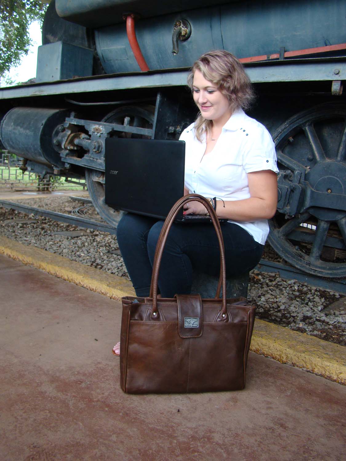 LOERIE Ladies Laptop Bag - Image 3